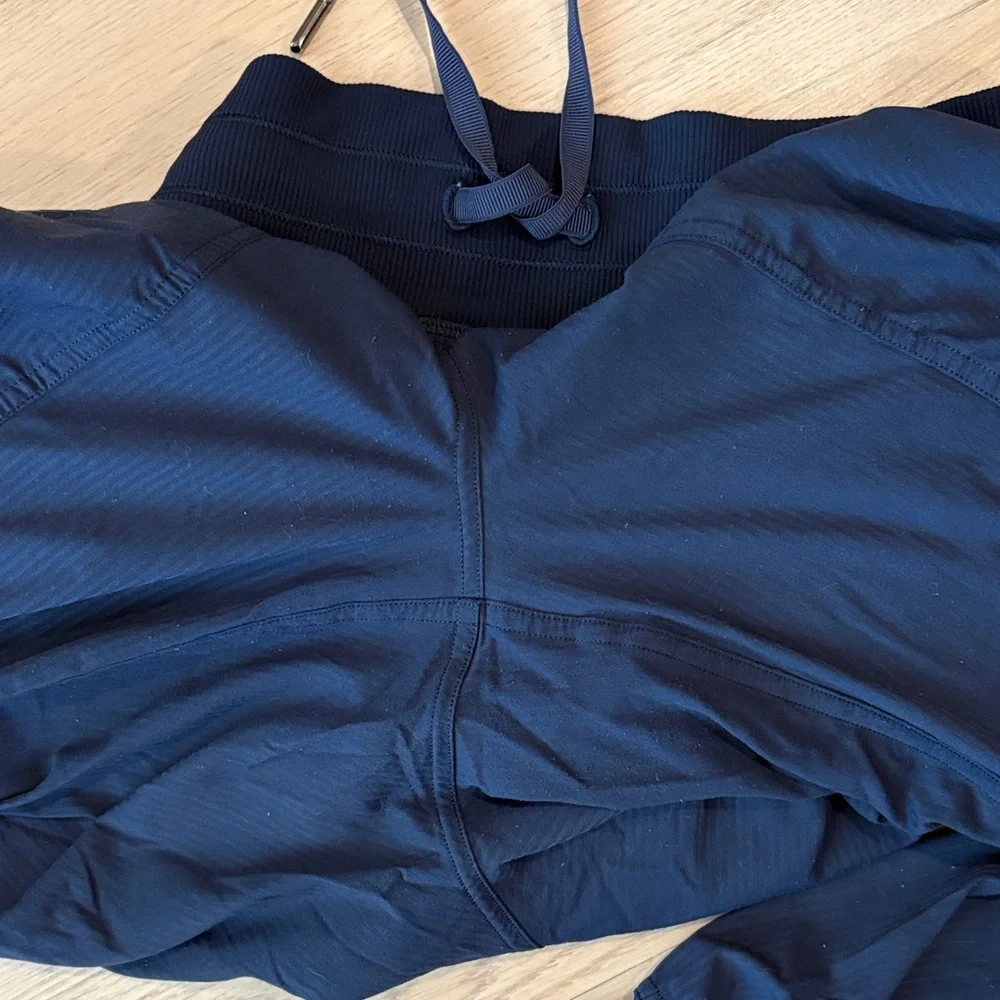 Lululemon dance studio mid rise jogger pants, true navy, size 6 EUC - Picture 10 of 10